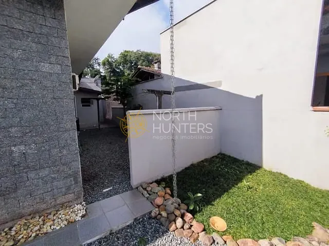 Casa com 103m² 3 quartos e 2 banheiros, à venda ou para alugar, no bairro Floresta em Joinville