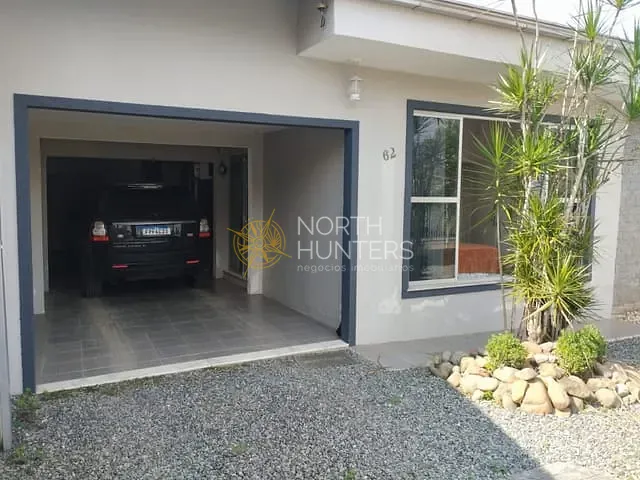 Casa com 103m² 3 quartos e 2 banheiros, à venda ou para alugar, no bairro Floresta em Joinville