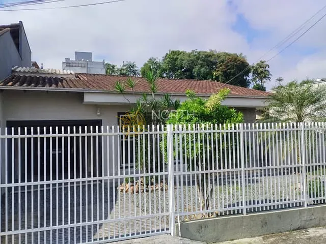 Casa com 103m² 3 quartos e 2 banheiros, à venda ou para alugar, no bairro Floresta em Joinville