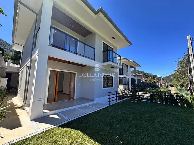 Casa com 327m² 4 quartos e 5 banheiros, à venda, no bairro Carlos Guinle em Teresópolis