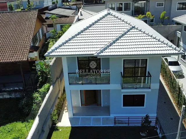 Casa com 327m² 4 quartos e 5 banheiros, à venda, no bairro Carlos Guinle em Teresópolis