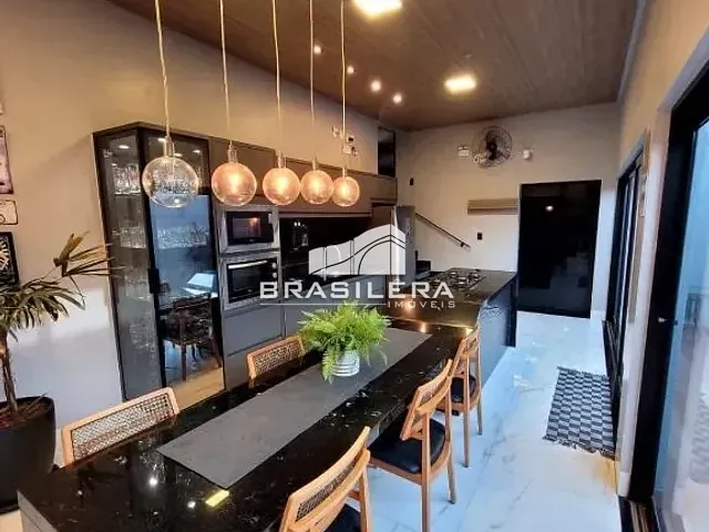 Casa com 300m² 3 quartos e 3 banheiros, à venda, no bairro Jardins Bolonha em Senador Canedo