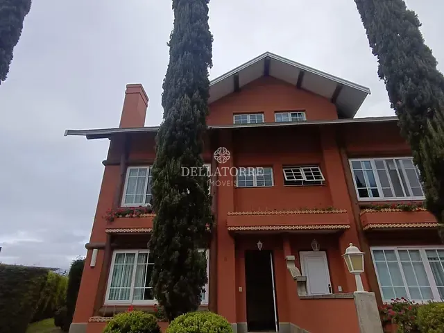 Casa com 250m² 3 quartos e 5 banheiros, à venda, no bairro Iucas em Teresópolis