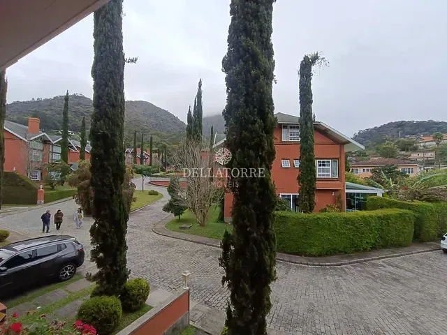 Casa com 250m² 3 quartos e 5 banheiros, à venda, no bairro Iucas em Teresópolis