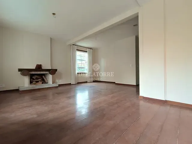 Casa com 250m² 3 quartos e 5 banheiros, à venda, no bairro Iucas em Teresópolis