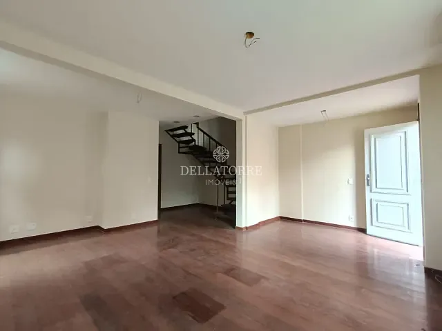Casa com 250m² 3 quartos e 5 banheiros, à venda, no bairro Iucas em Teresópolis