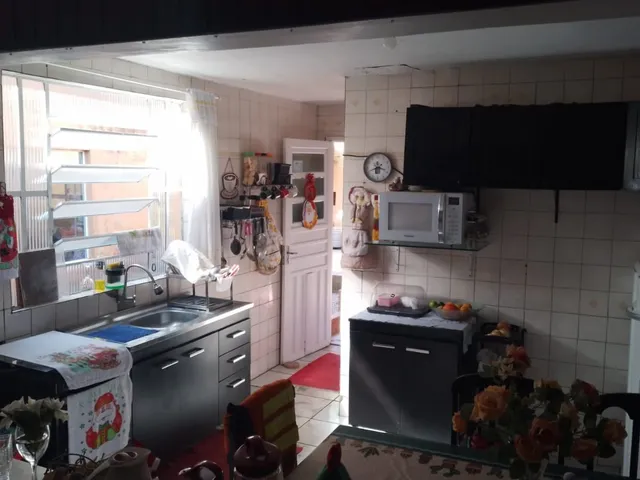 Casa com 250m² 6 quartos e 2 banheiros, à venda, no bairro Areal em Pelotas
