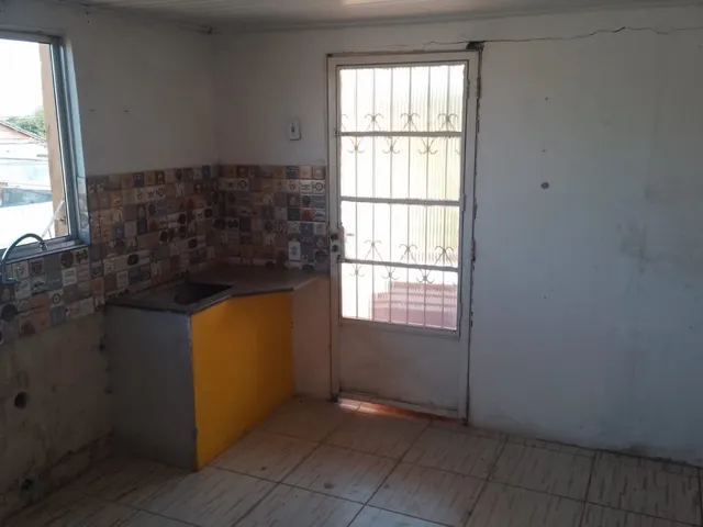 Casa com 250m² 6 quartos e 2 banheiros, à venda, no bairro Areal em Pelotas