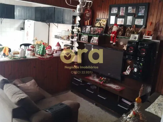 Casa com 250m² 6 quartos e 2 banheiros, à venda, no bairro Areal em Pelotas