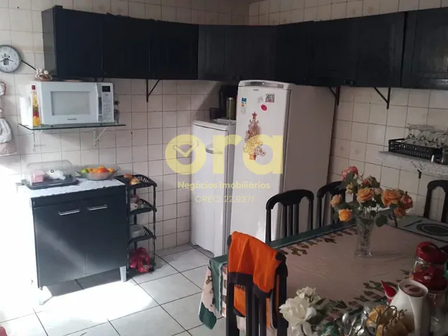 Casa com 250m² 6 quartos e 2 banheiros, à venda, no bairro Areal em Pelotas