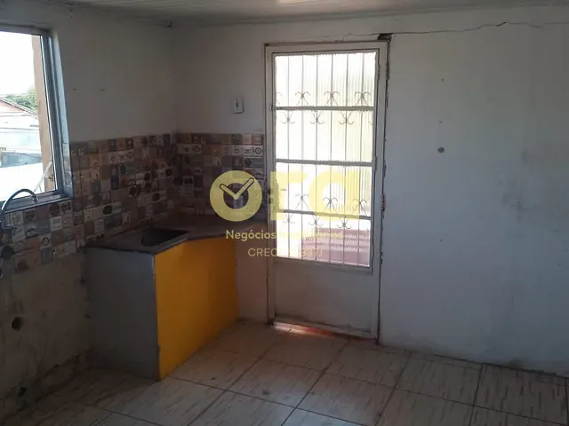 Casa com 250m² 6 quartos e 2 banheiros, à venda, no bairro Areal em Pelotas