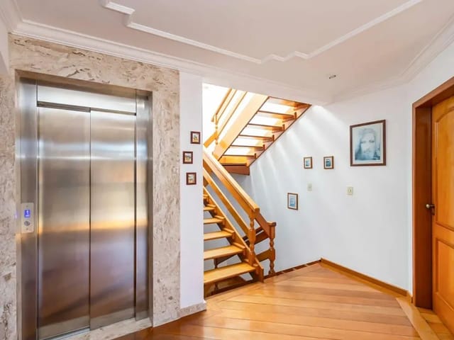 Casa com 434m² 3 quartos e 5 banheiros, à venda, no bairro Mossunguê em Curitiba