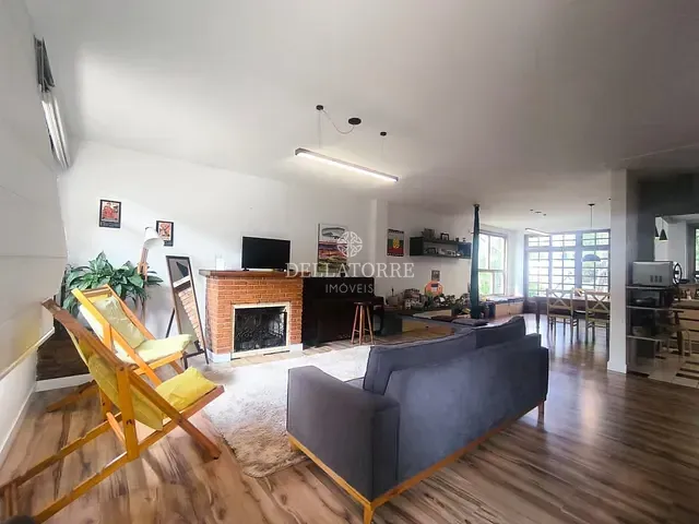 Casa 4 quartos e 3 banheiros, à venda, no bairro Alto em Teresópolis