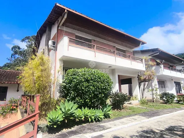 Casa 4 quartos e 3 banheiros, à venda, no bairro Alto em Teresópolis