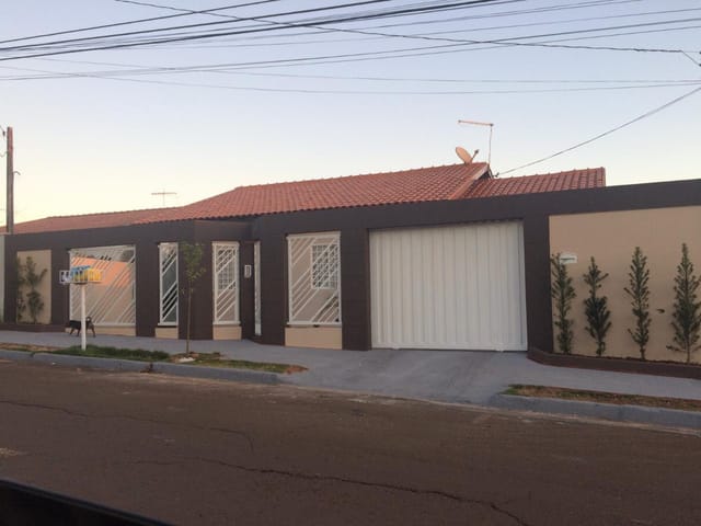 Casa com 495m² 2 quartos e 2 banheiros, à venda, no bairro Centro em Cambé