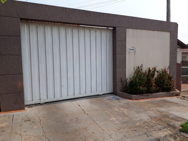 Casa com 495m² 2 quartos e 2 banheiros, à venda, no bairro Centro em Cambé