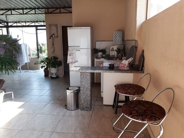 Casa com 495m² 2 quartos e 2 banheiros, à venda, no bairro Centro em Cambé