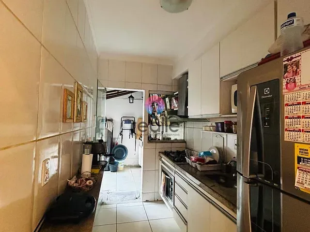 Casa 3 quartos e 2 banheiros, à venda, no bairro Parque Xangri-Lá em Contagem