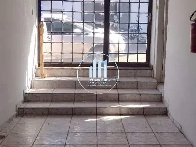 Casa com 300m², à venda ou para alugar, no bairro Nova Pouso Alegre em Pouso Alegre