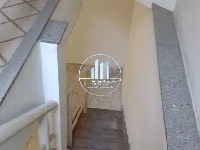 Casa com 300m², à venda ou para alugar, no bairro Nova Pouso Alegre em Pouso Alegre