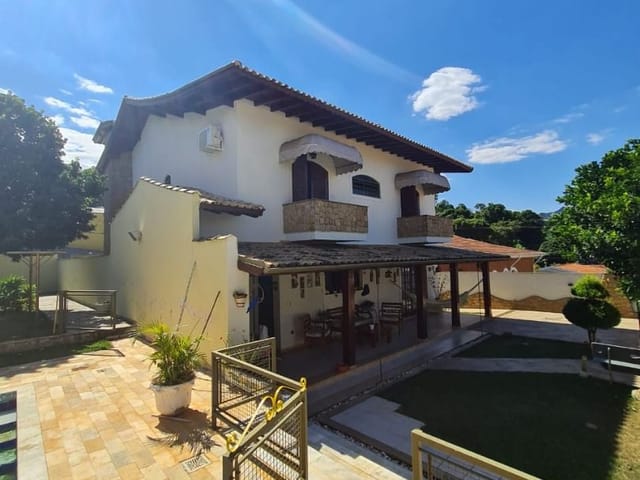 Chácara com 900m² 4 quartos e 5 banheiros, à venda, no bairro Jardim Mantiqueira em Águas da Prata