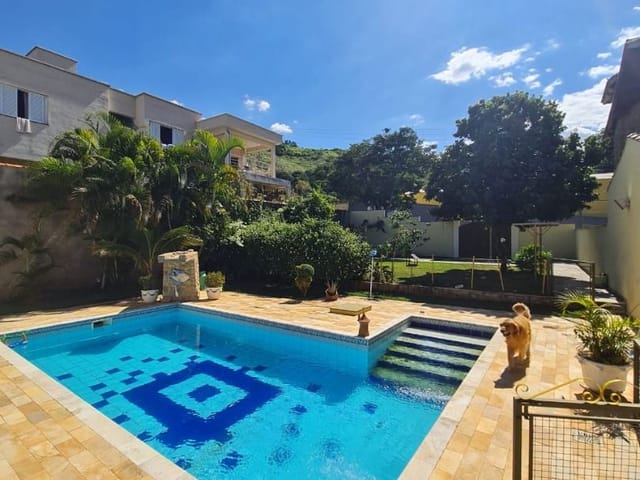 Chácara com 900m² 4 quartos e 5 banheiros, à venda, no bairro Jardim Mantiqueira em Águas da Prata