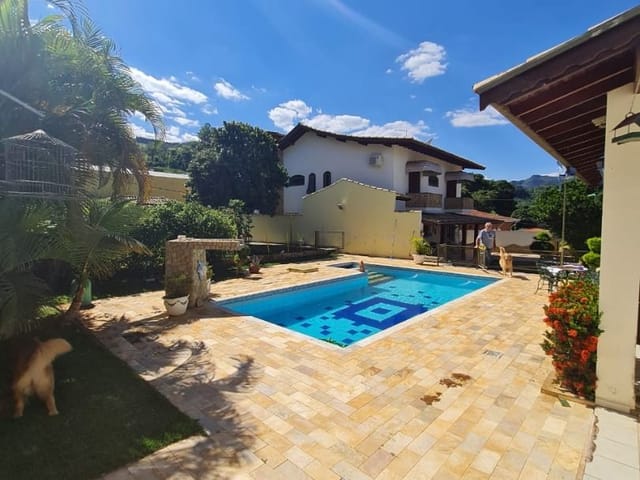 Chácara com 900m² 4 quartos e 5 banheiros, à venda, no bairro Jardim Mantiqueira em Águas da Prata