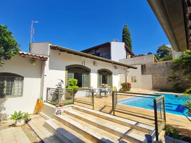 Chácara com 900m² 4 quartos e 5 banheiros, à venda, no bairro Jardim Mantiqueira em Águas da Prata