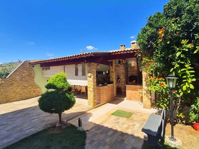 Chácara com 900m² 4 quartos e 5 banheiros, à venda, no bairro Jardim Mantiqueira em Águas da Prata