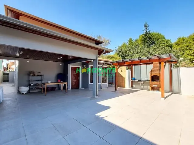 Casa com 300m² 3 quartos e 3 banheiros, à venda, no bairro Urbanova em São José dos Campos
