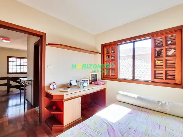 Casa com 300m² 3 quartos e 3 banheiros, à venda, no bairro Urbanova I em São José dos Campos