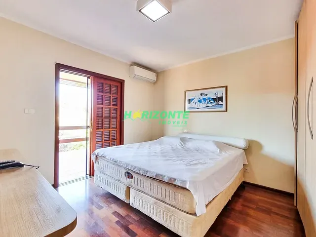 Casa com 300m² 3 quartos e 3 banheiros, à venda, no bairro Urbanova em São José dos Campos