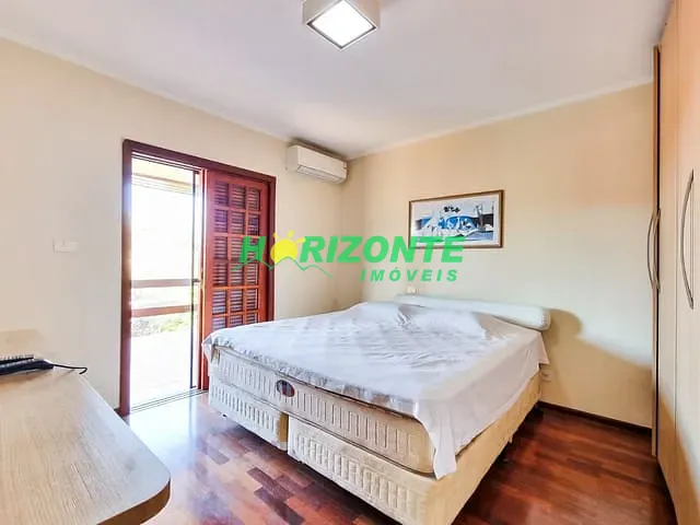 Casa com 300m² 3 quartos e 3 banheiros, à venda, no bairro Urbanova em São José dos Campos