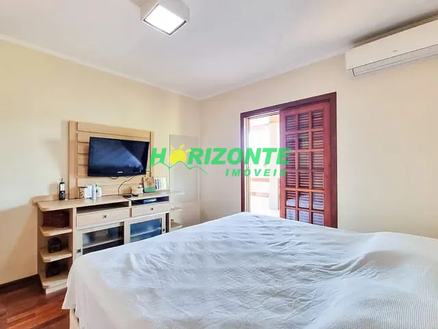 Casa com 300m² 3 quartos e 3 banheiros, à venda, no bairro Urbanova em São José dos Campos