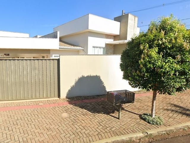 Casa com 311m² 3 quartos e 2 banheiros, à venda, no bairro Centro em Cambé