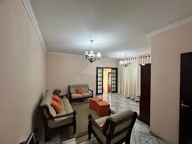Casa com 250m² 4 quartos e 4 banheiros, à venda, no bairro Vila Assis Brasil em Mauá