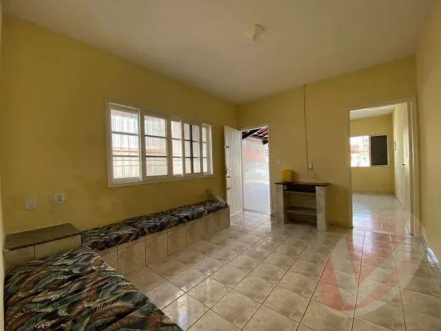 Casa 2 quartos e 1 banheiro, para alugar, no bairro Caiçara em Praia Grande