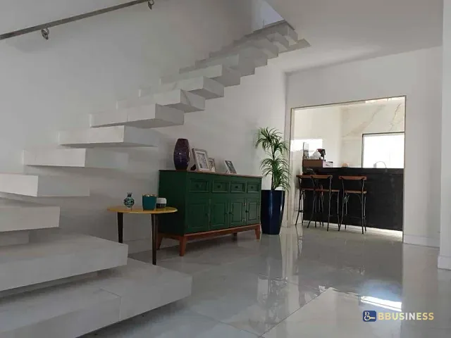 Casa com 300m² 3 quartos e 3 banheiros, à venda, no bairro Parque Novo Jockey em Campos dos Goytacazes