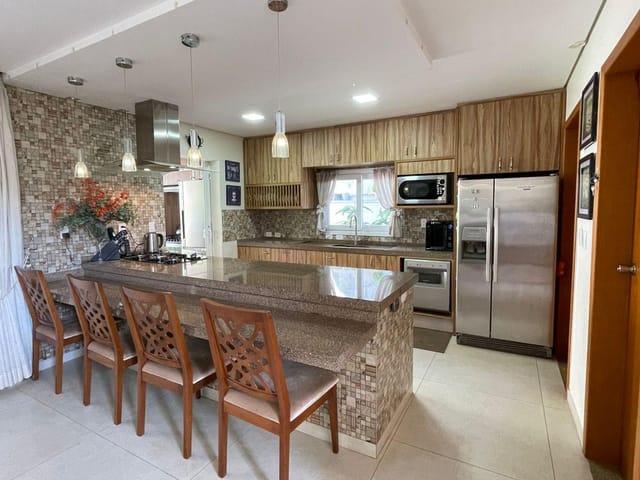 Casa com 501m² 4 quartos e 5 banheiros, à venda, no bairro Sun Lake Residence em Londrina