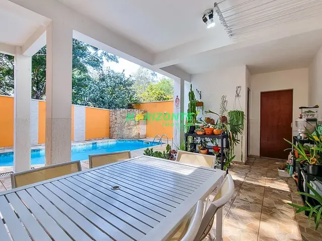 Casa com 250m² 3 quartos e 4 banheiros, à venda, no bairro Urbanova em São José dos Campos