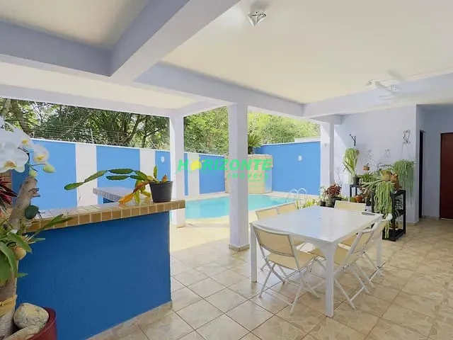 Casa com 250m² 3 quartos e 4 banheiros, à venda, no bairro Urbanova em São José dos Campos