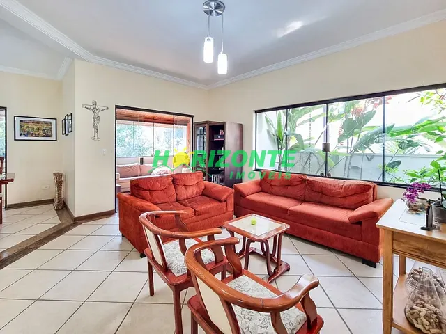 Casa com 250m² 3 quartos e 4 banheiros, à venda, no bairro Urbanova em São José dos Campos