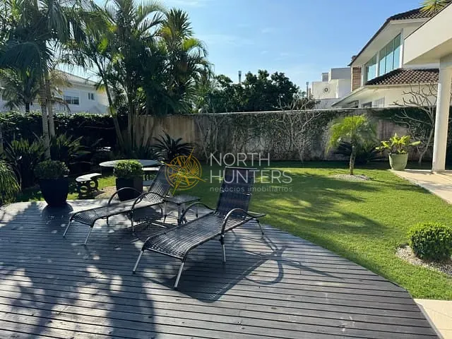Casa com 658m² 5 quartos e 6 banheiros, à venda ou para alugar, no bairro Jurerê Internacional em Florianópolis