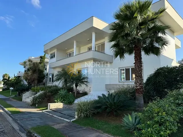 Casa com 658m² 5 quartos e 6 banheiros, à venda ou para alugar, no bairro Jurerê Internacional em Florianópolis
