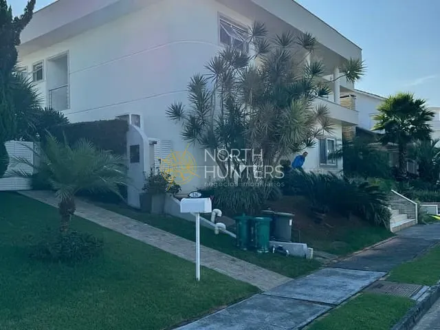 Casa com 658m² 5 quartos e 6 banheiros, à venda ou para alugar, no bairro Jurerê Internacional em Florianópolis