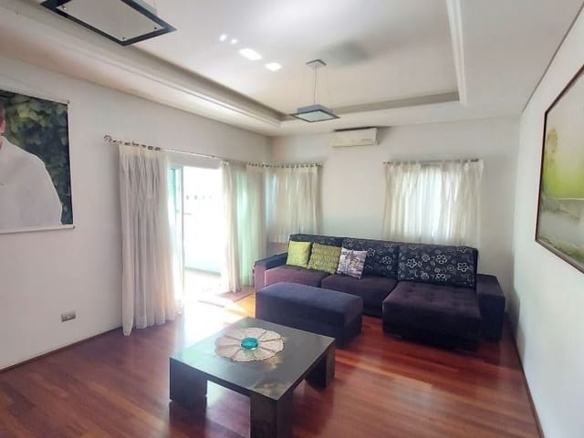 Casa com 335m² 4 quartos e 6 banheiros, à venda, no bairro Santa Felicidade em Curitiba