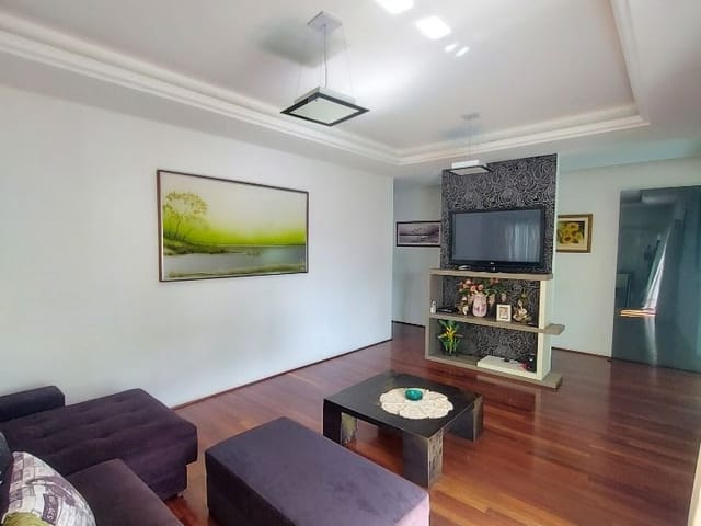 Casa com 335m² 4 quartos e 6 banheiros, à venda, no bairro Santa Felicidade em Curitiba