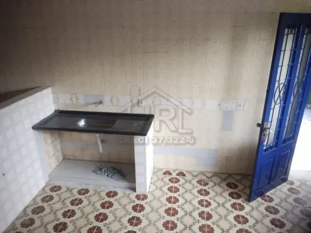 Casa com 45m² 2 quartos e 1 banheiro, para alugar, no bairro Jardim Zaira em Mauá