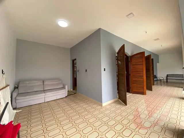 Casa 4 quartos e 2 banheiros, à venda, no bairro Flórida em Praia Grande