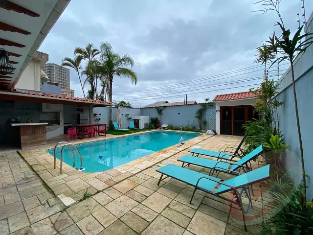Casa 4 quartos e 2 banheiros, à venda, no bairro Flórida em Praia Grande